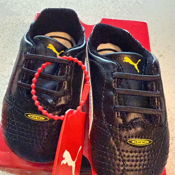 Puma Kids Black and White Sneakers - Picture 2 of 4